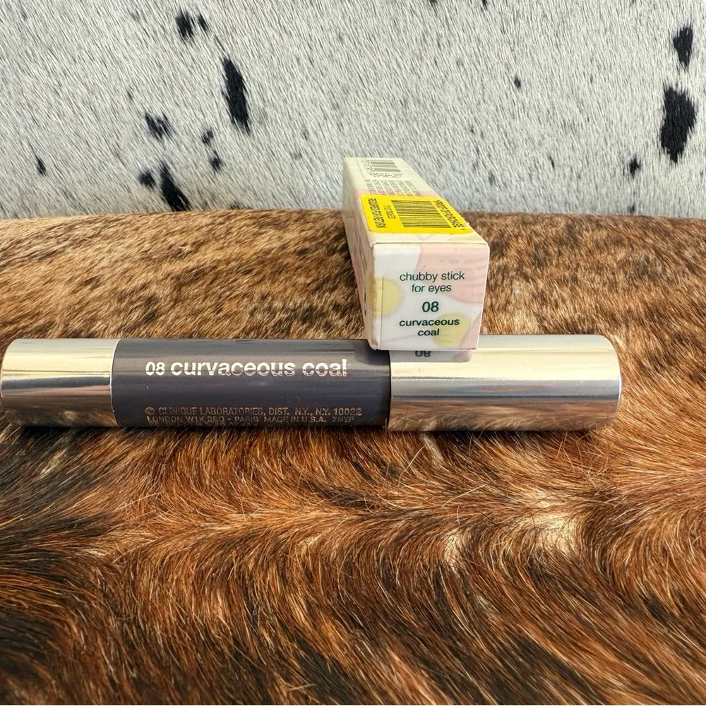 Clinique Curvaceous Coal Chubby Stick Eyeshadow NEW - Picture 2 of 2